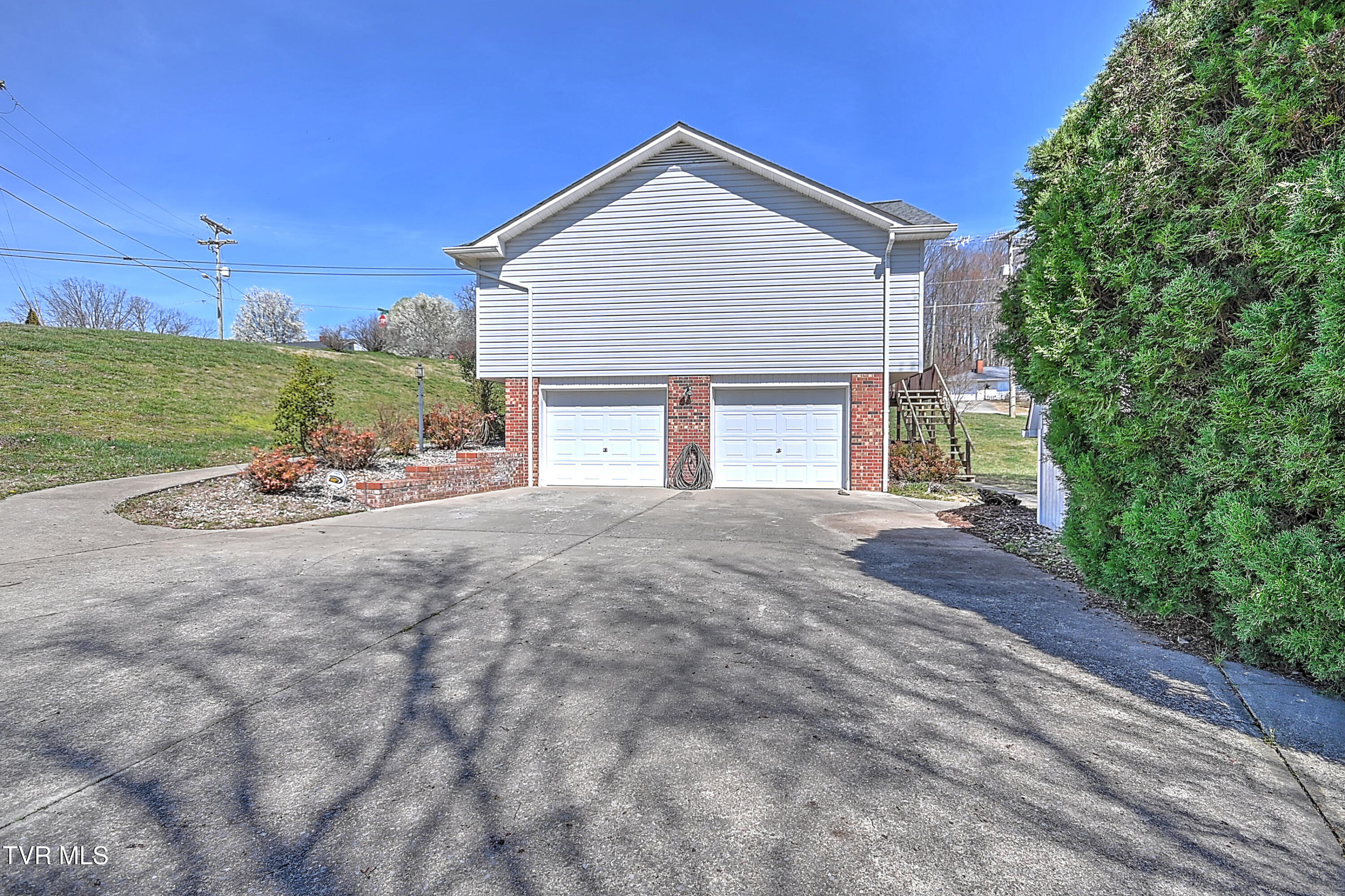 101 Valley Crest Drive