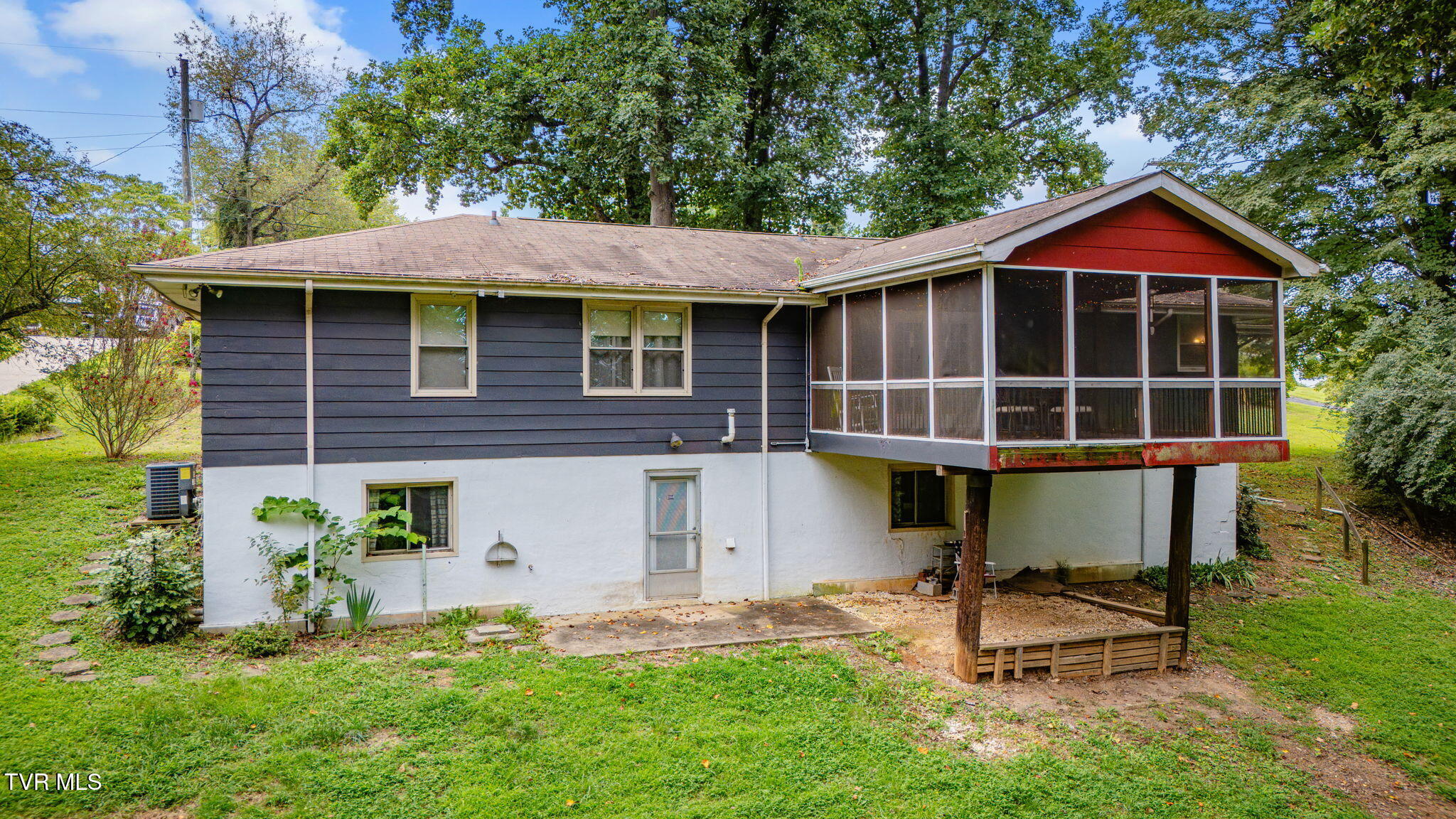 4016 Skyland Drive