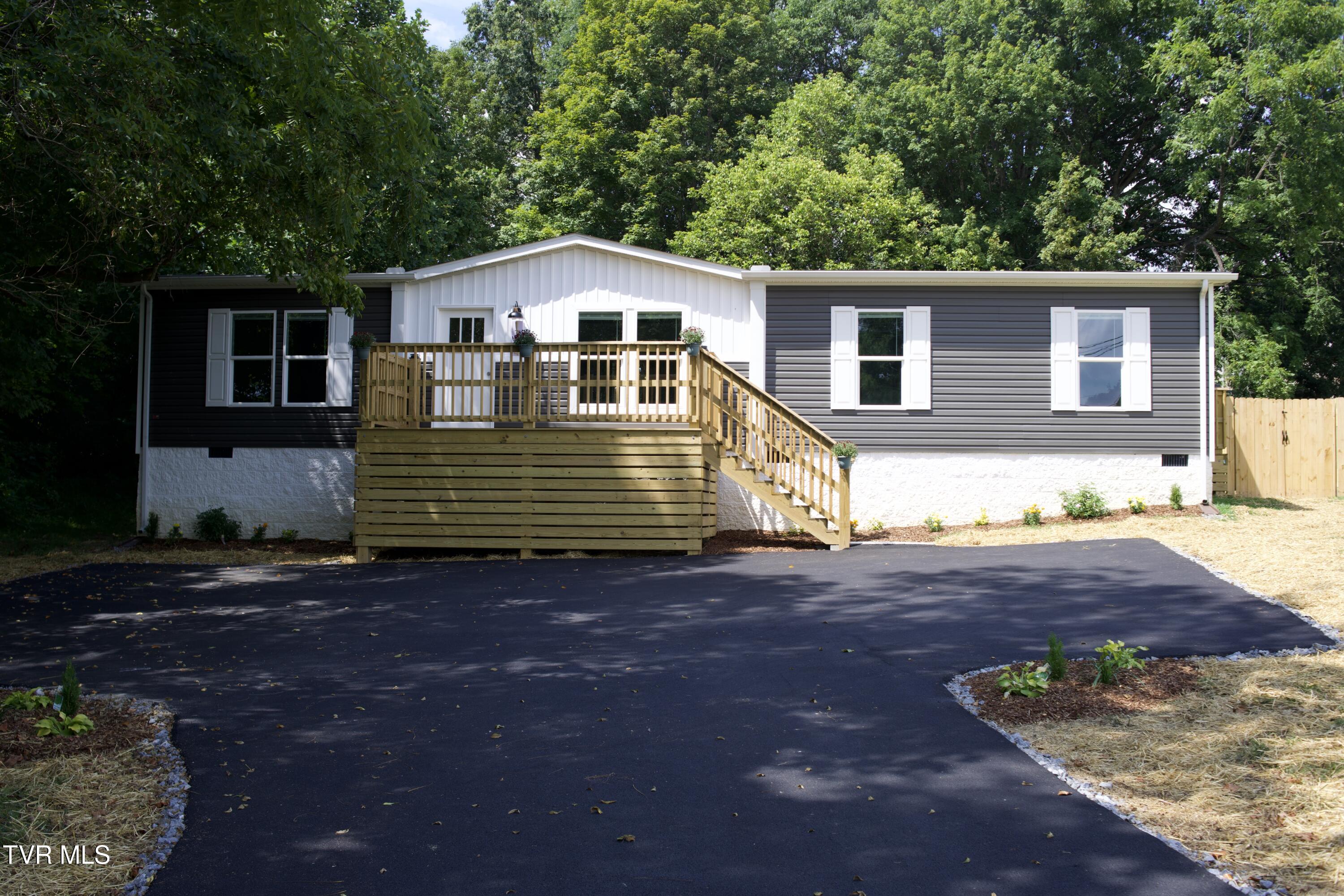 1324 East Lakeview Drive