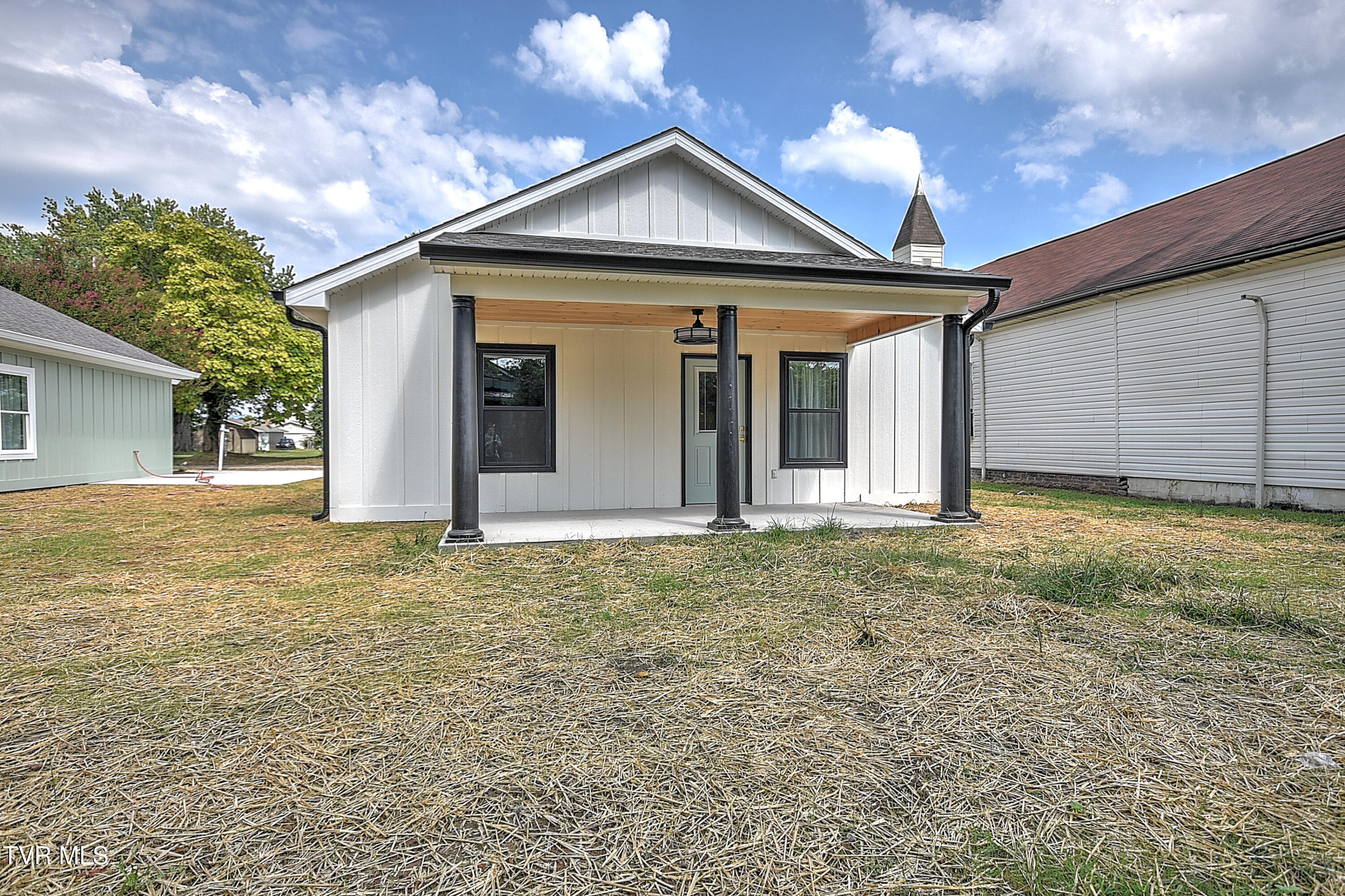 2221 Ashwood Avenue