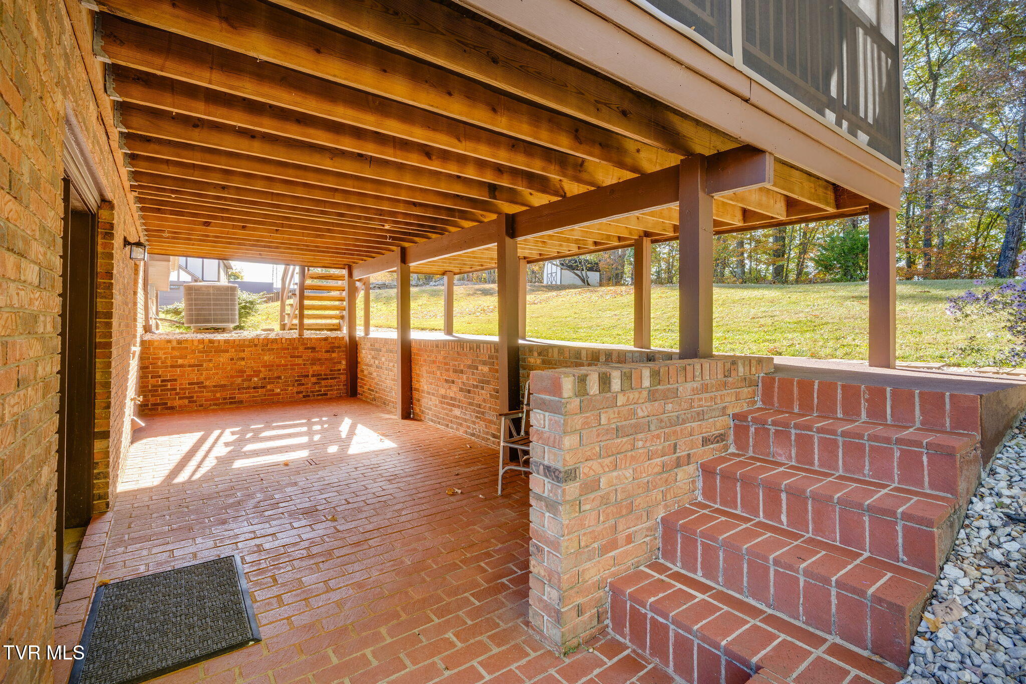 2316 Colonial View Road