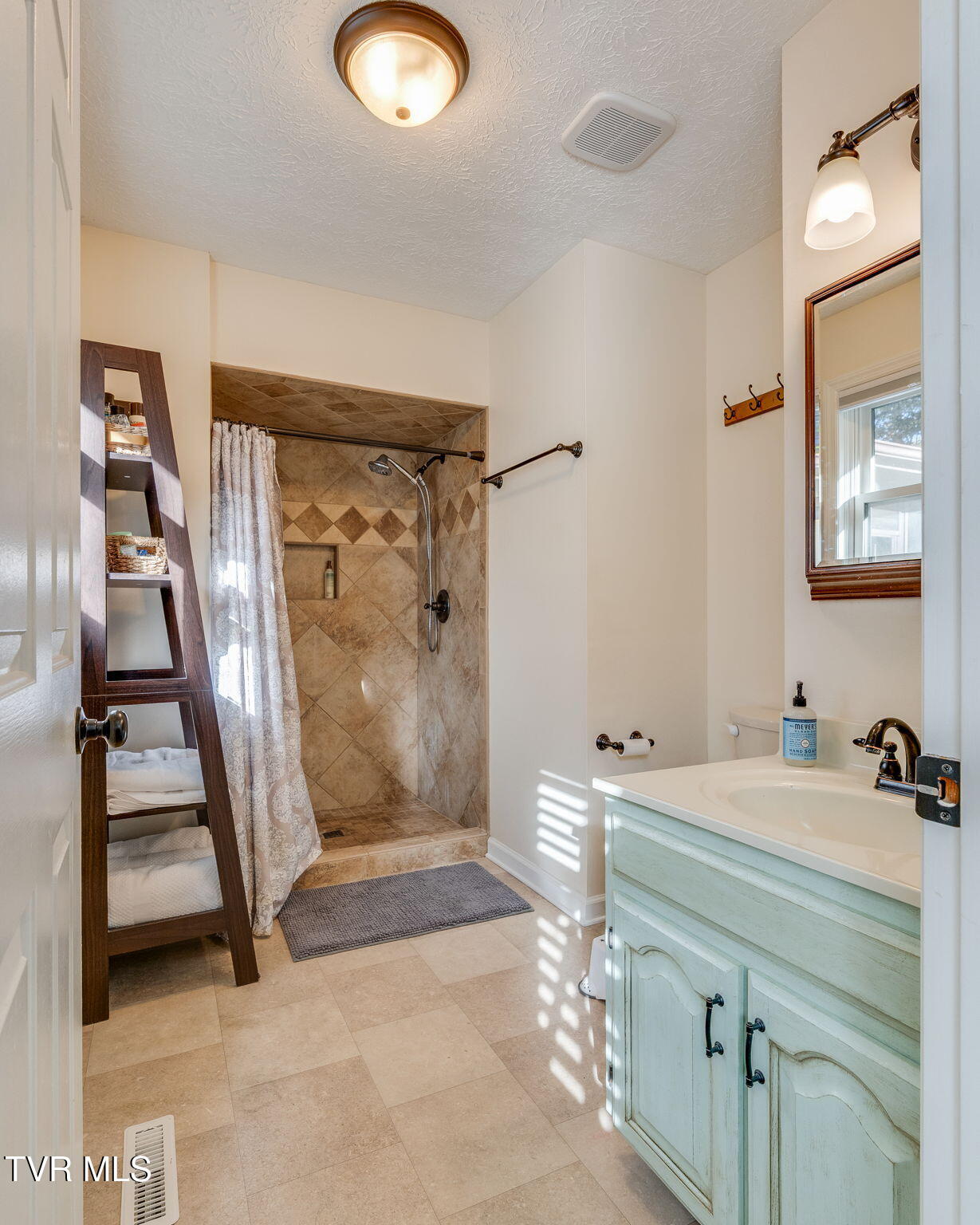 2316 Colonial View Road