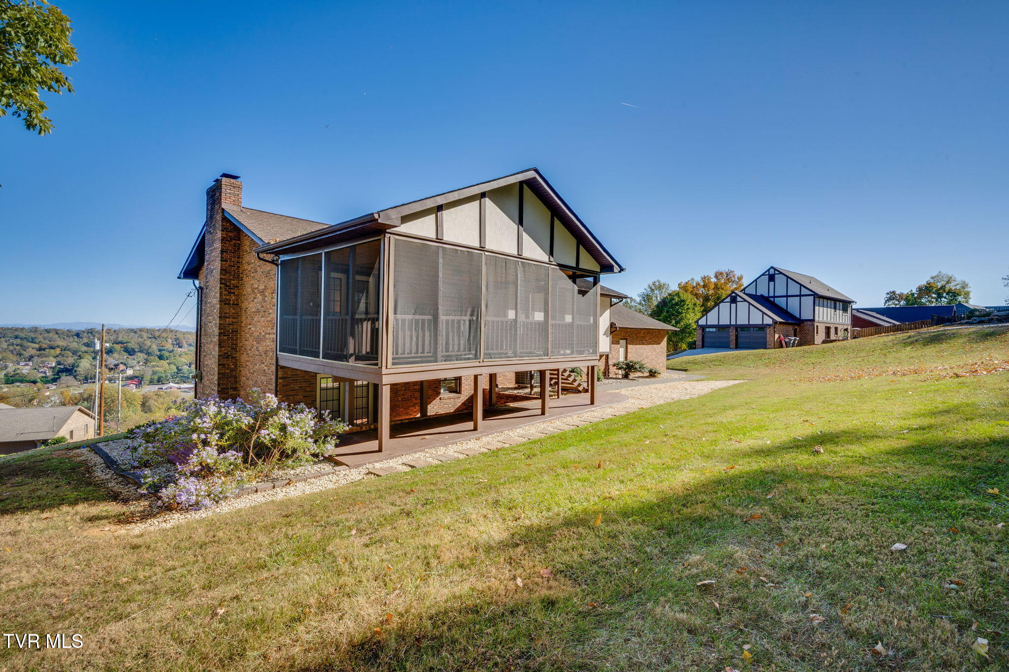 2316 Colonial View Road