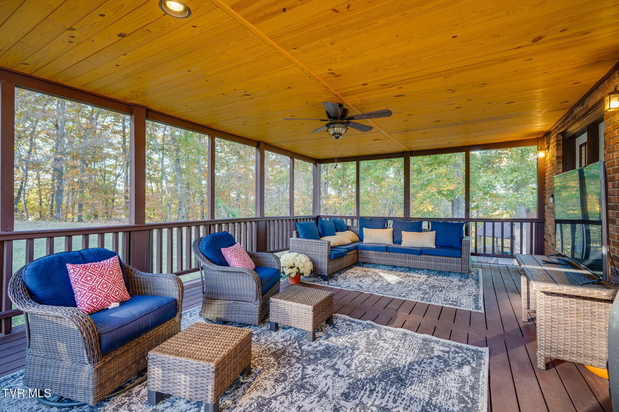 2316 Colonial View Road