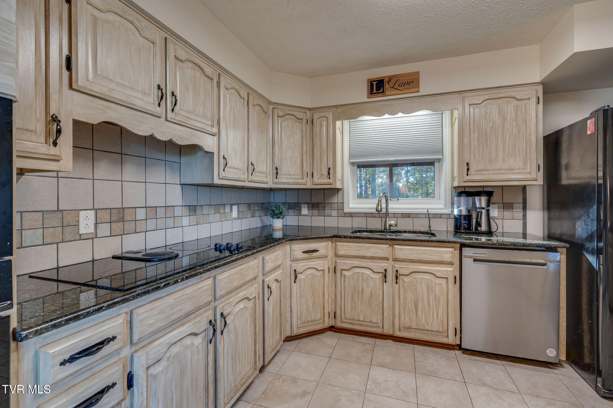 2316 Colonial View Road