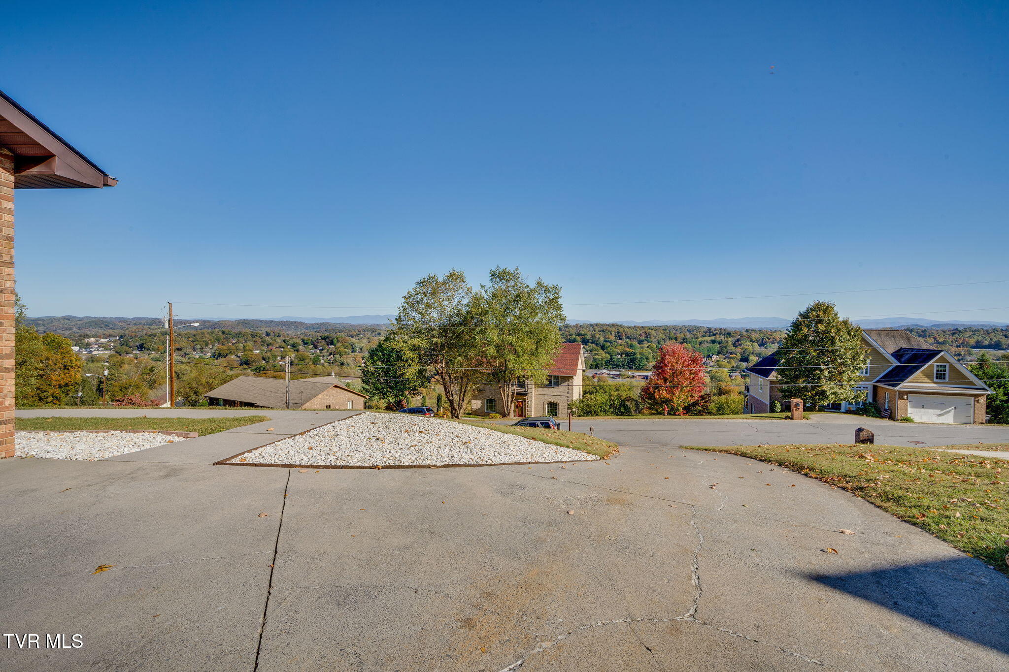 2316 Colonial View Road