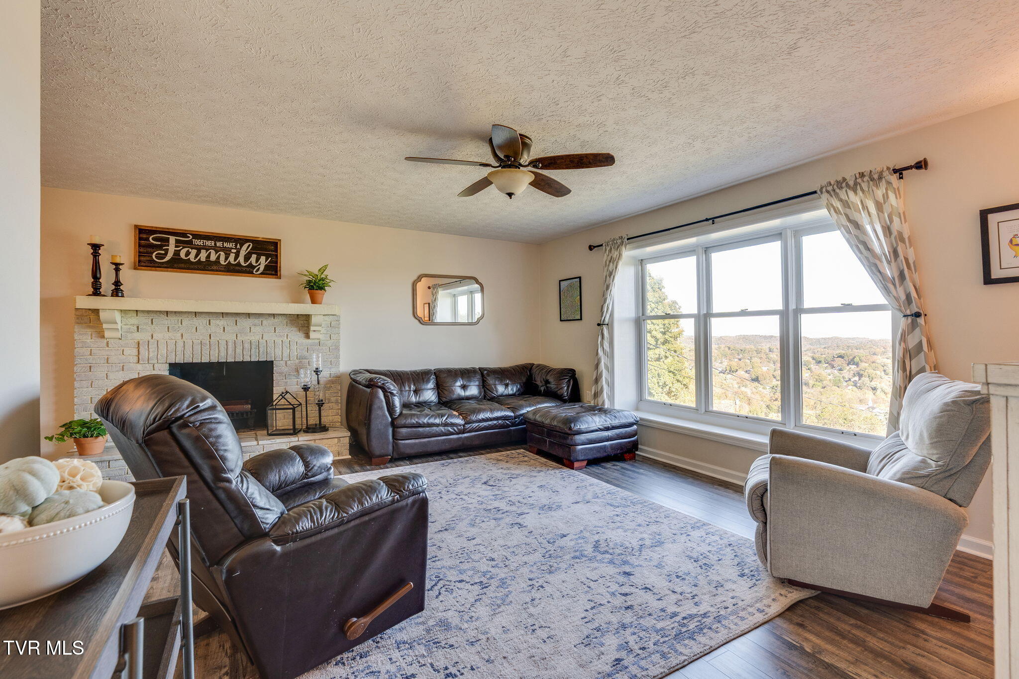 2316 Colonial View Road
