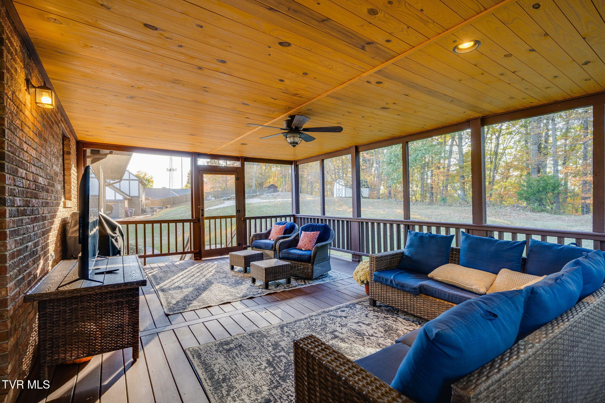 2316 Colonial View Road
