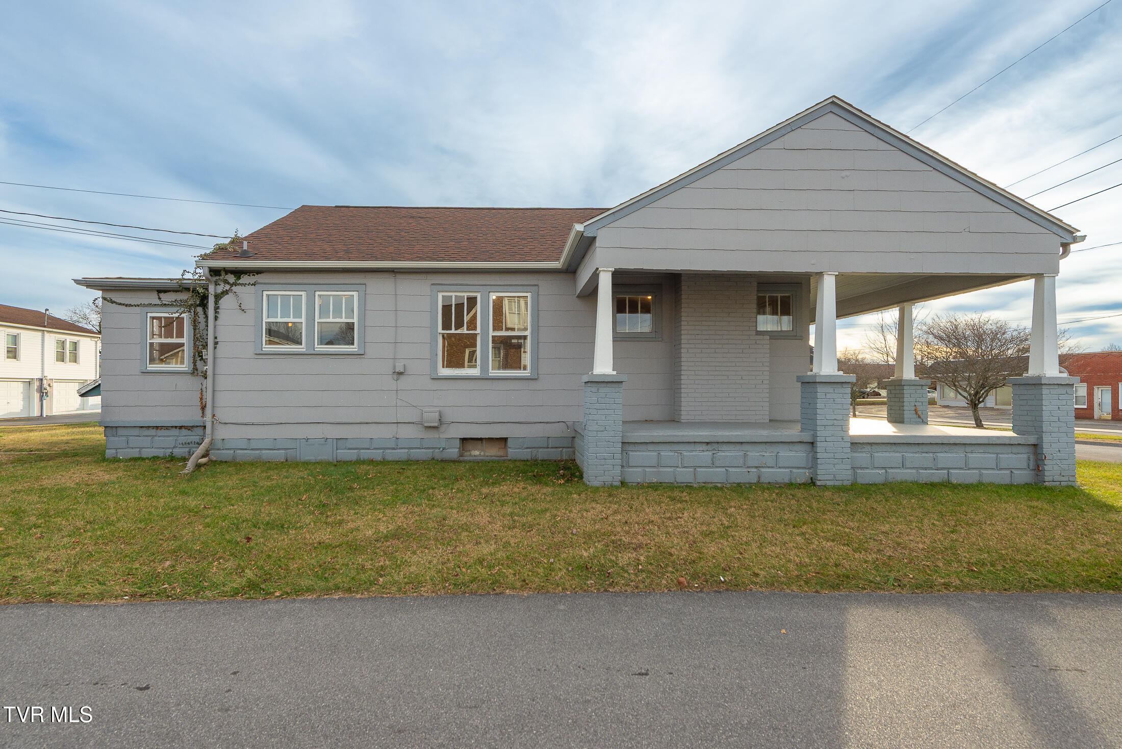 1601 Edgemont Avenue
