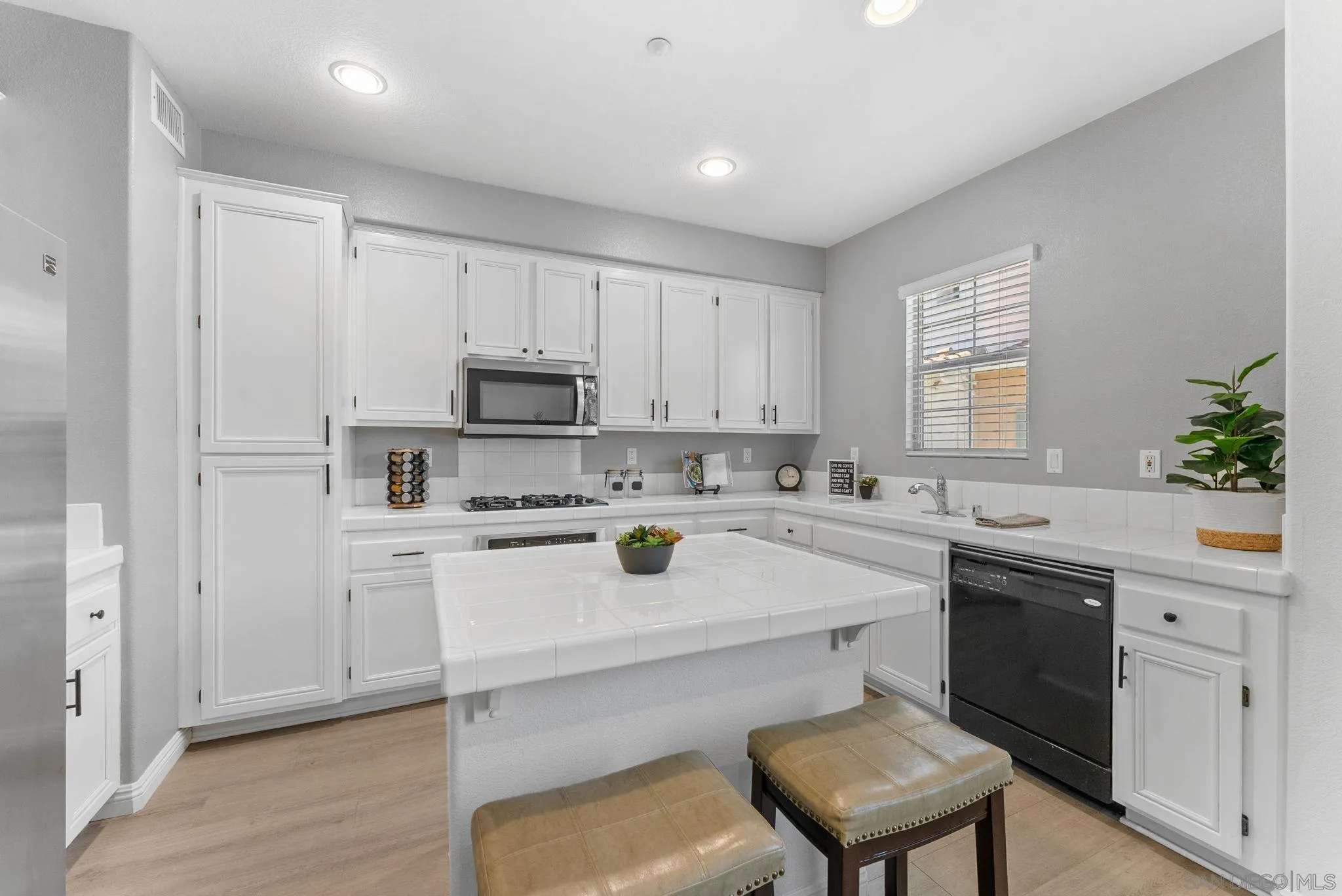 2203 Huntington Point Rd Unit 4