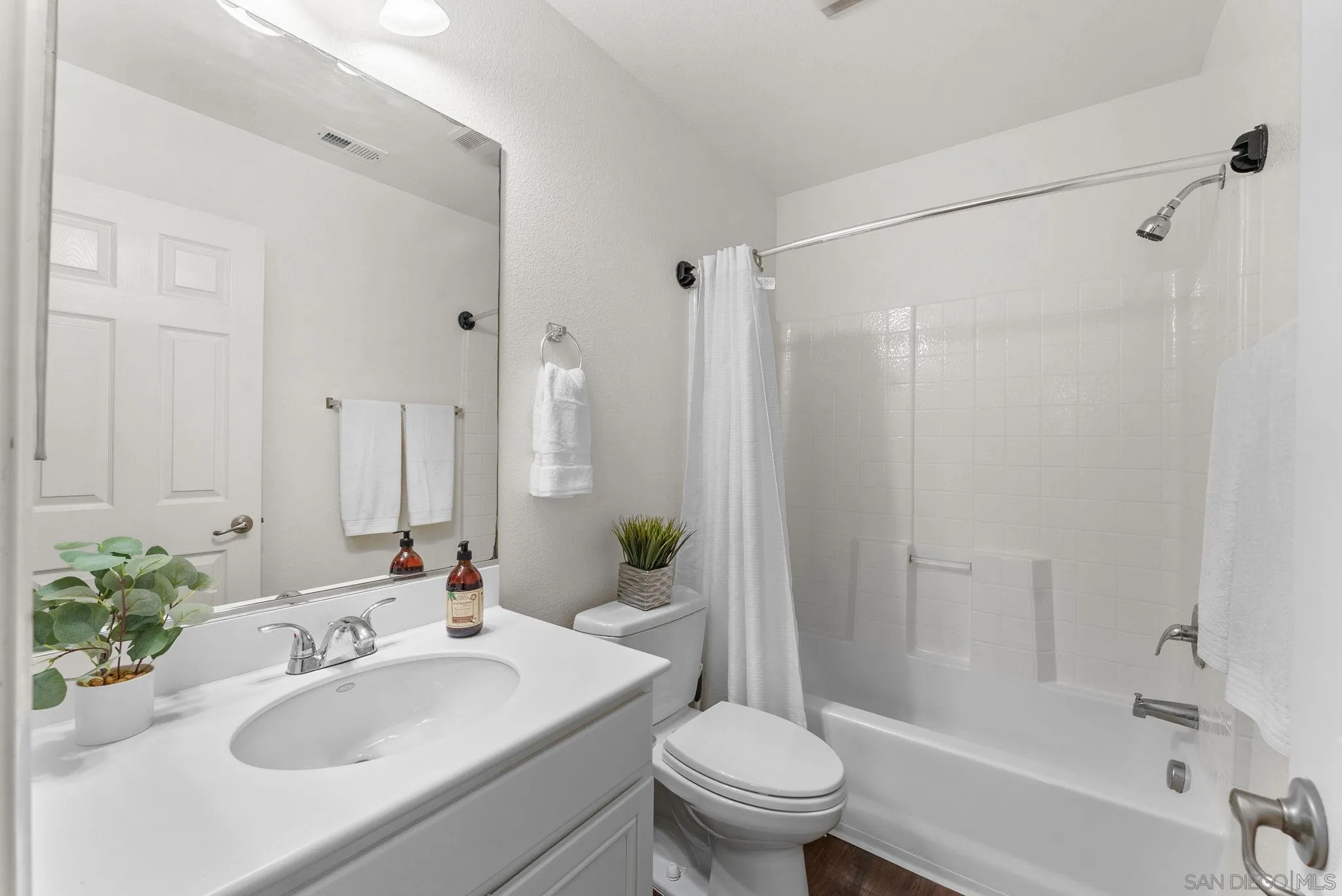 2203 Huntington Point Rd Unit 4