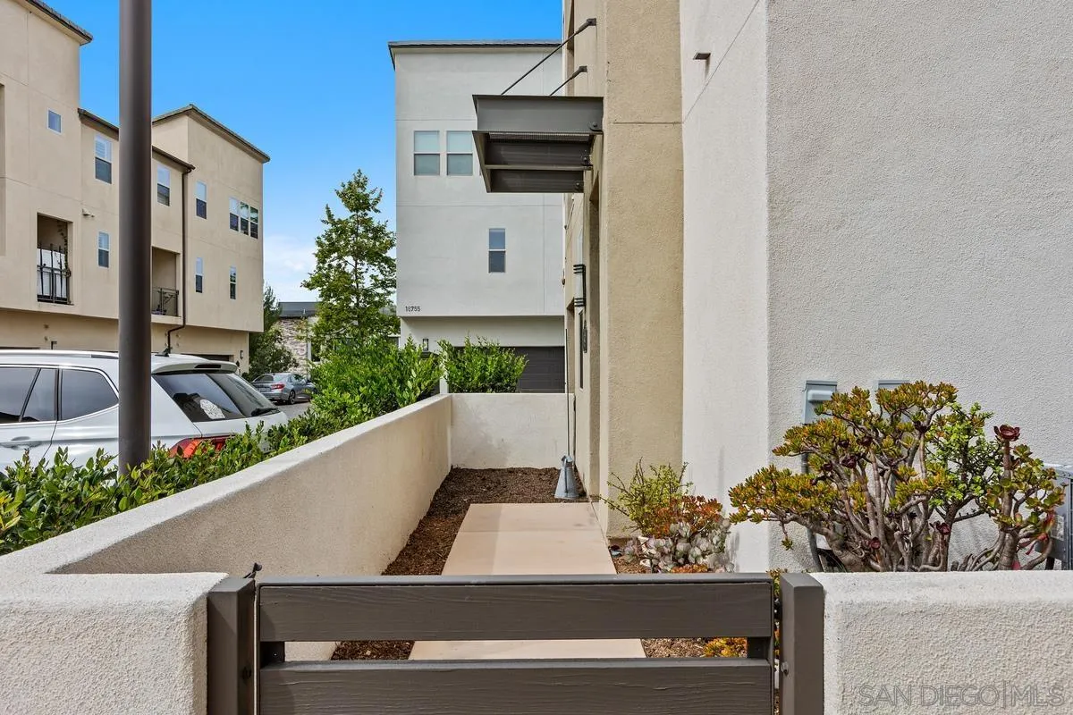 16755 Coyote Bush 89