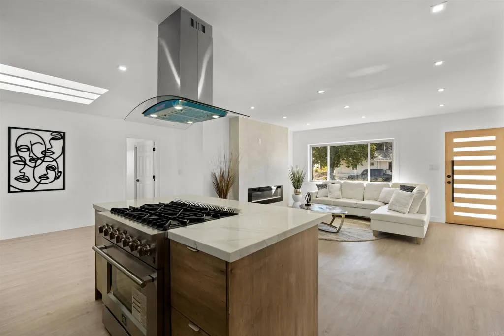 6844 Missy Ct