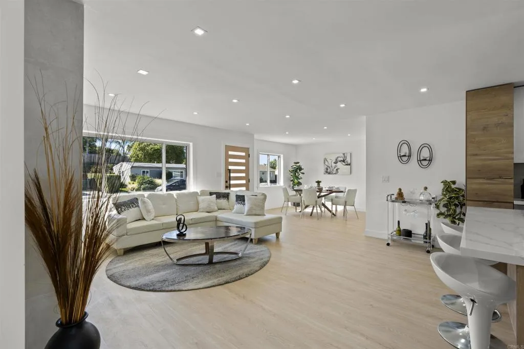 6844 Missy Ct