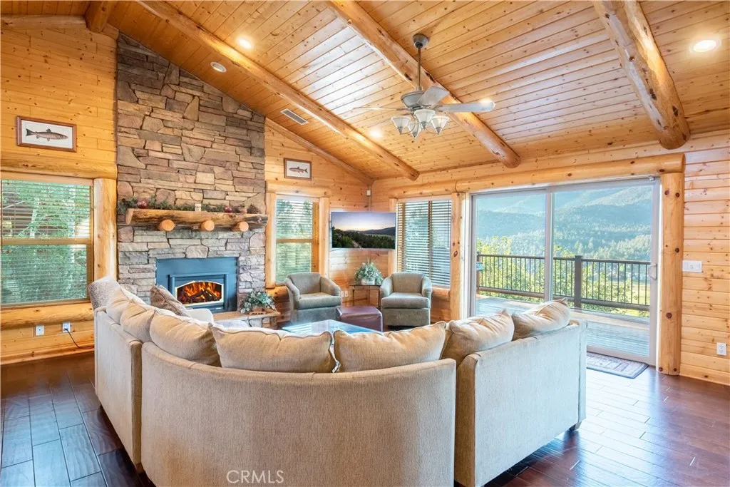 42684 Timberline Trail