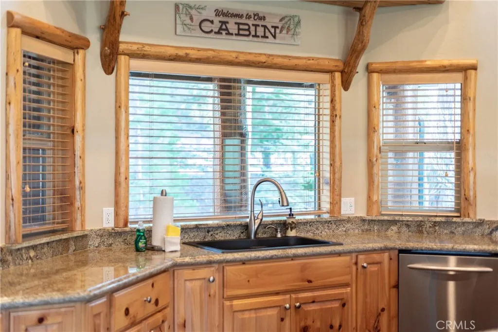 42684 Timberline Trail