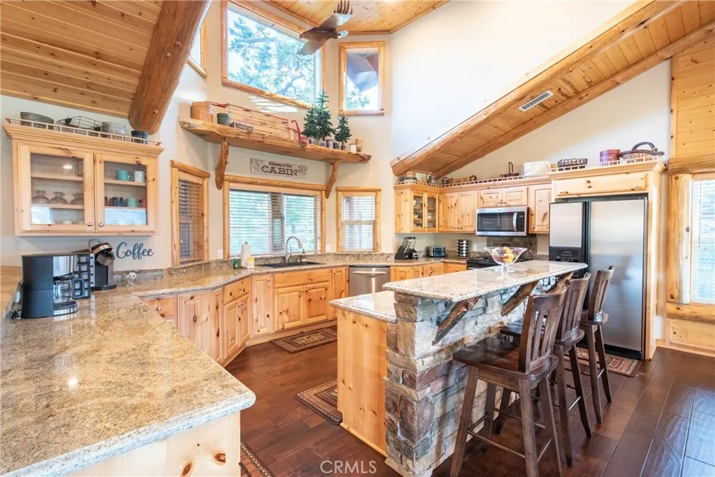 42684 Timberline Trail