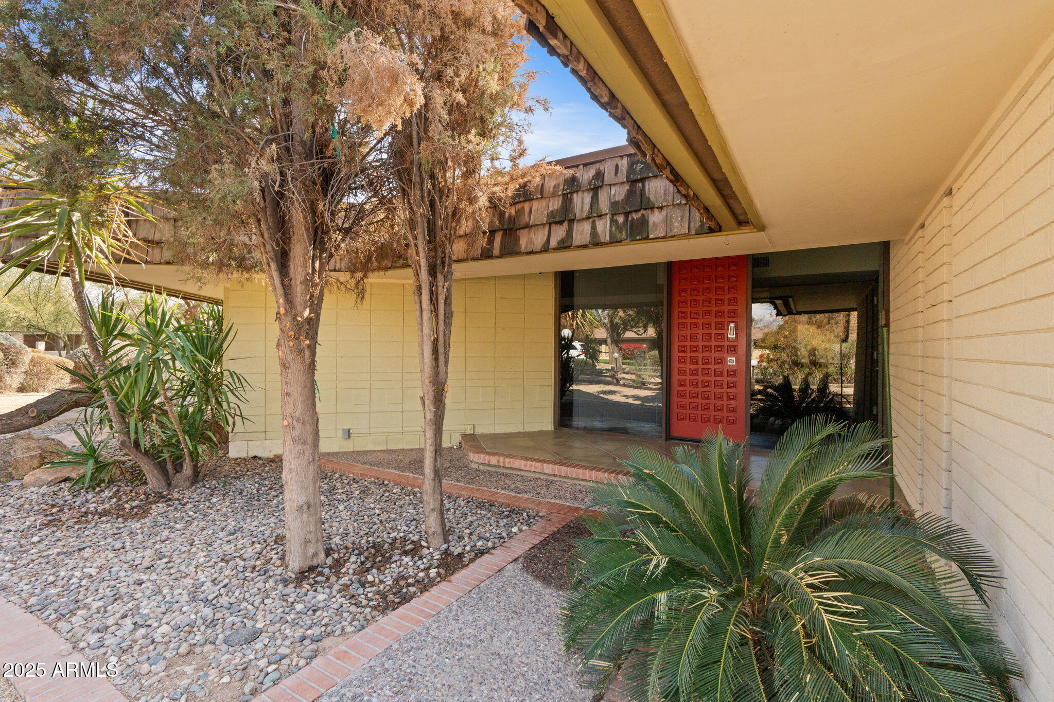 203 W ALEGRE Drive