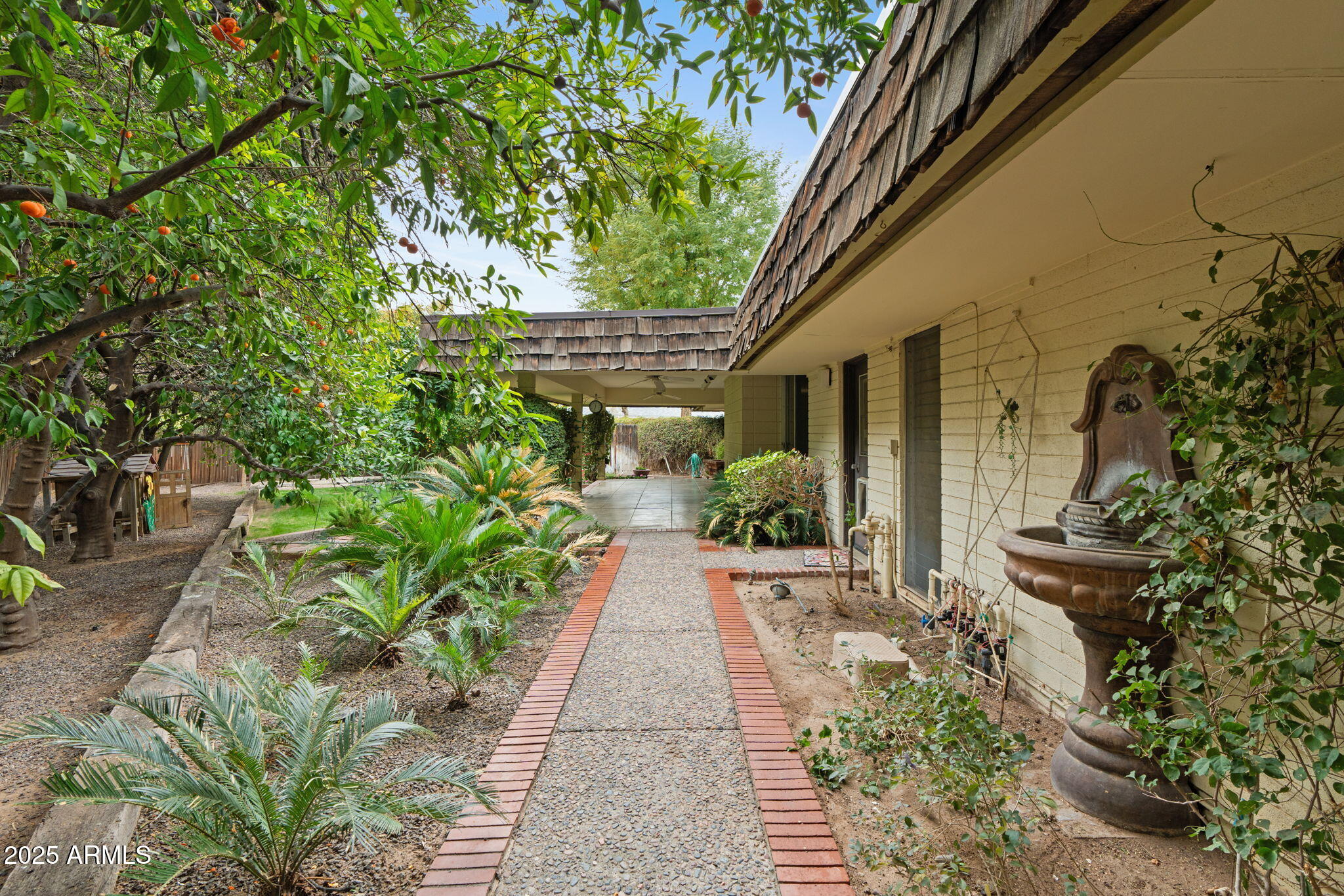 203 W ALEGRE Drive