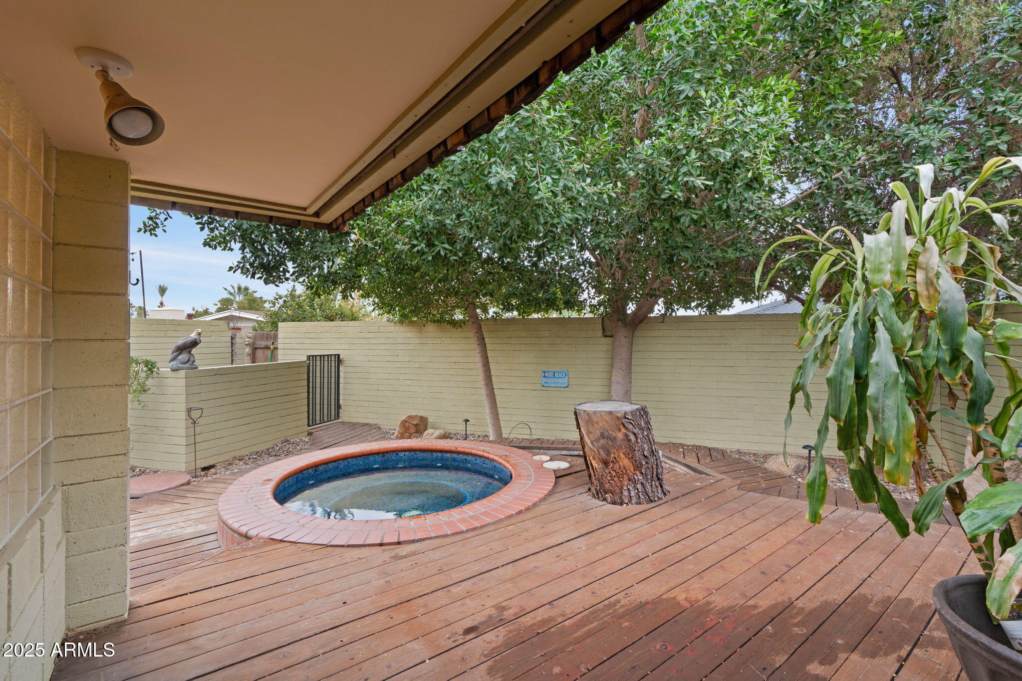 203 W ALEGRE Drive