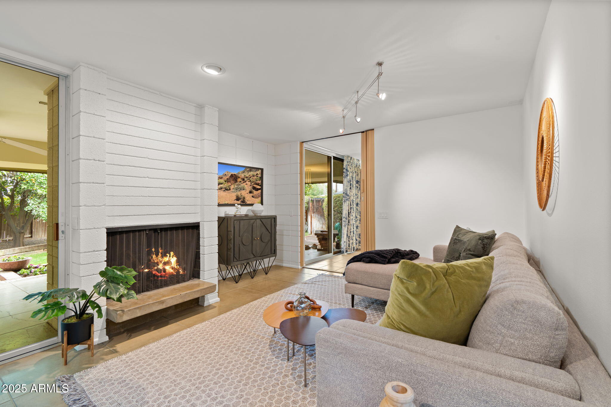 203 W ALEGRE Drive