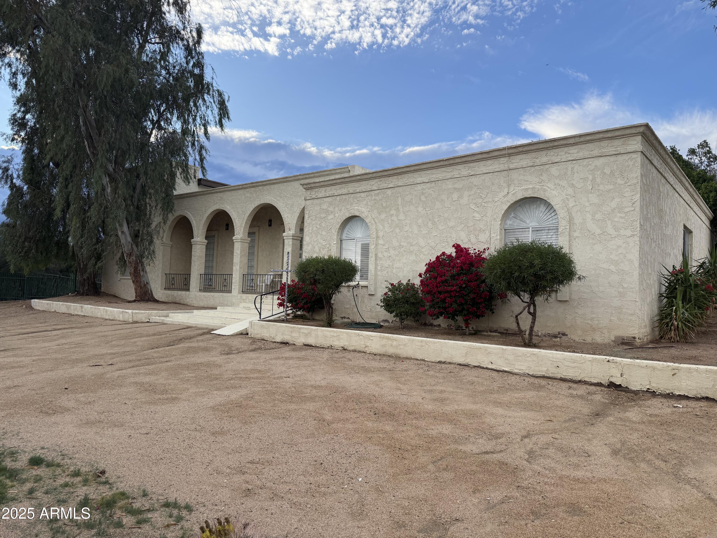 6618 N HILLSIDE Drive