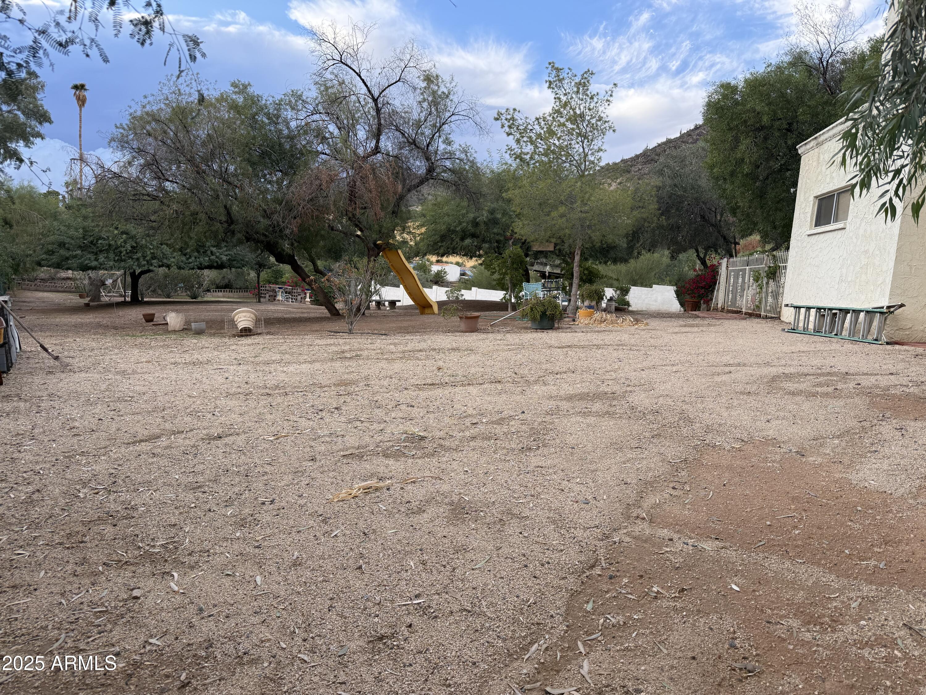 6618 N HILLSIDE Drive