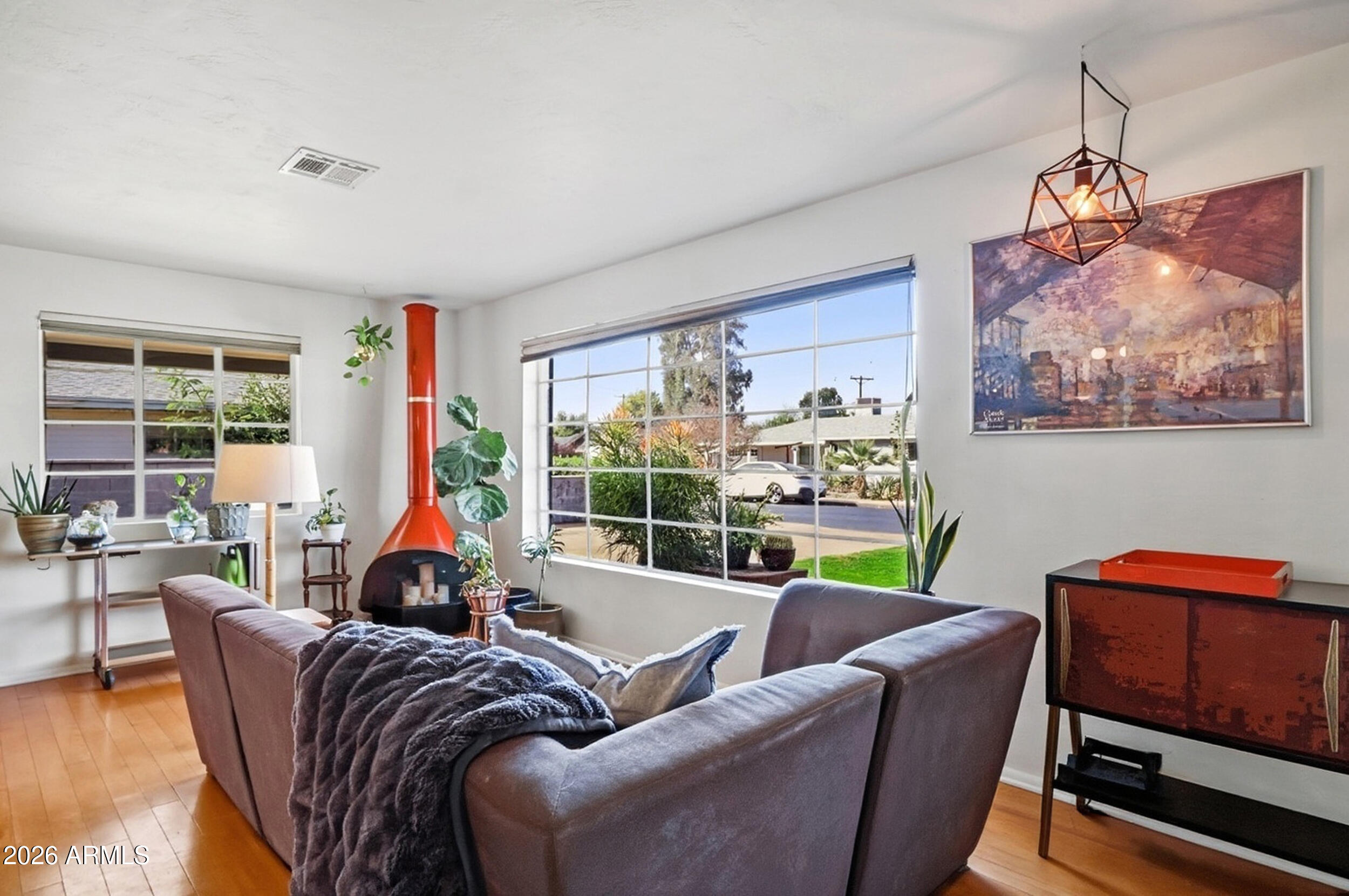 1831 E MINNEZONA Avenue