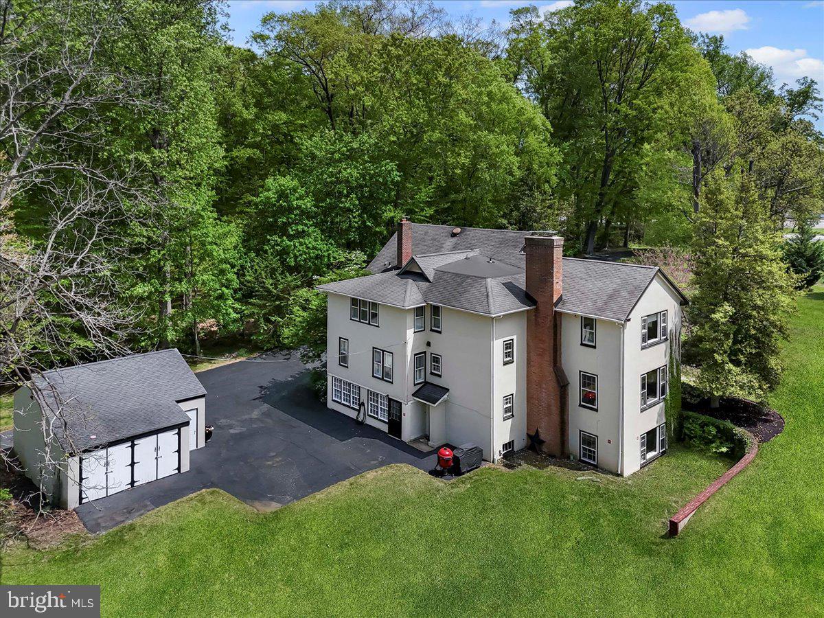 915 CENTRE ROAD