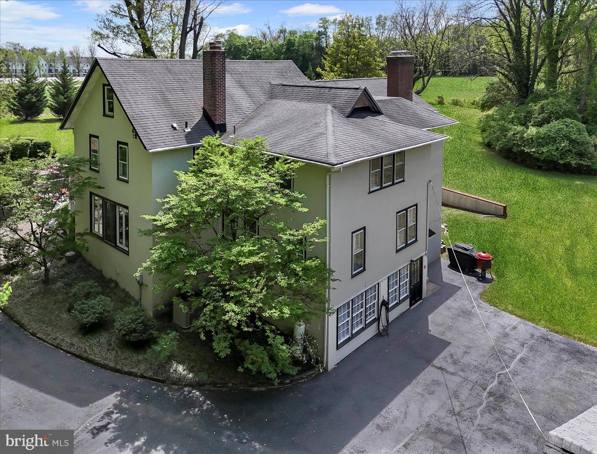 915 CENTRE ROAD