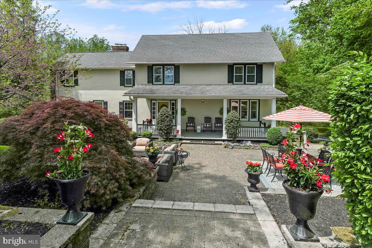 915 CENTRE ROAD