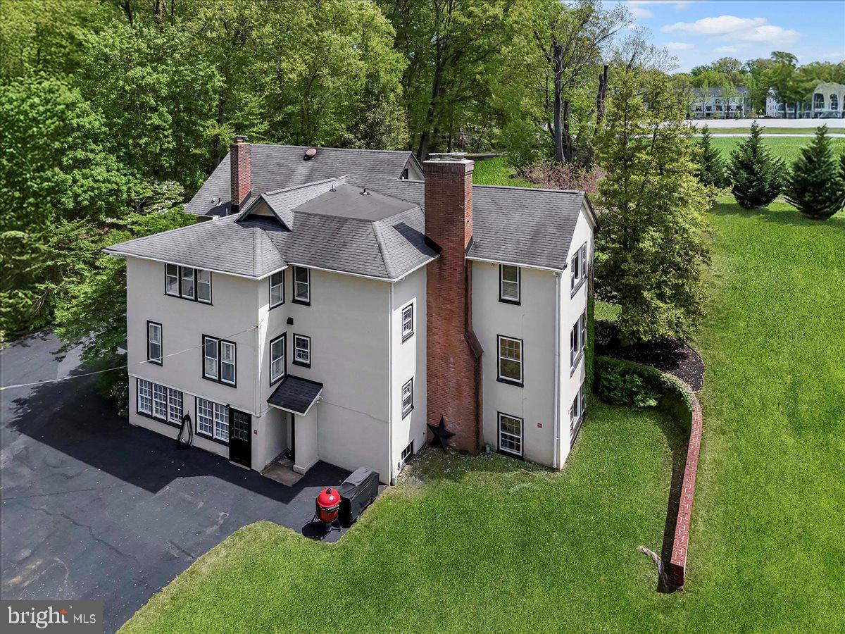 915 CENTRE ROAD