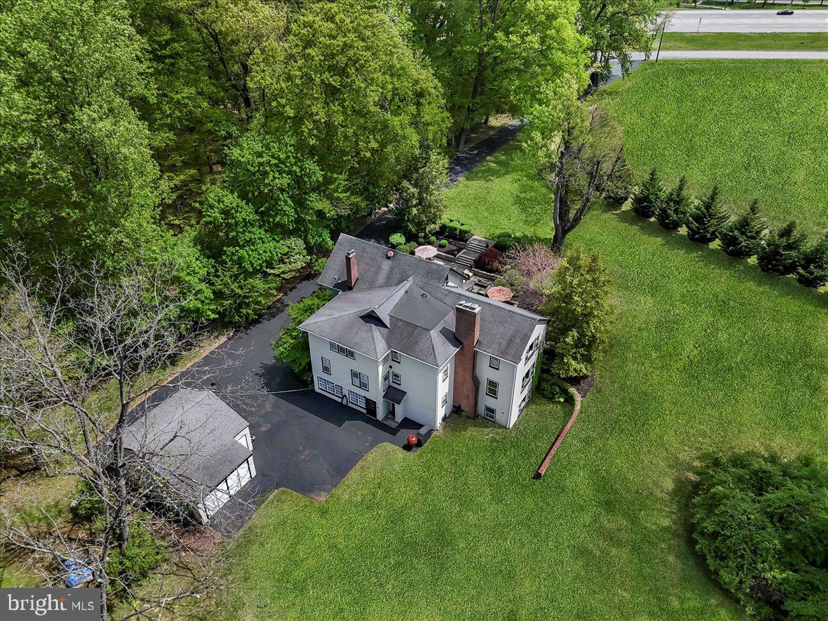 915 CENTRE ROAD