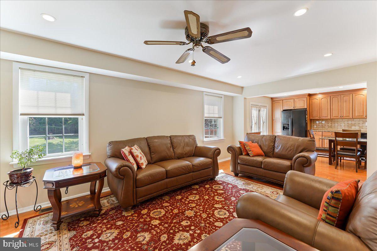 1217 Trafalgar Ln
