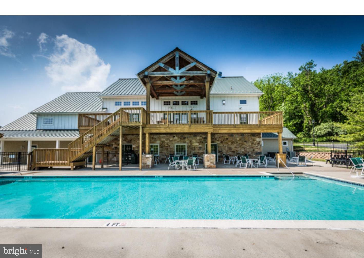 2220 Pembroke Ln