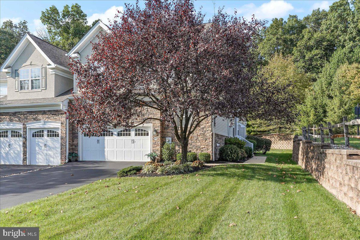 2220 Pembroke Ln