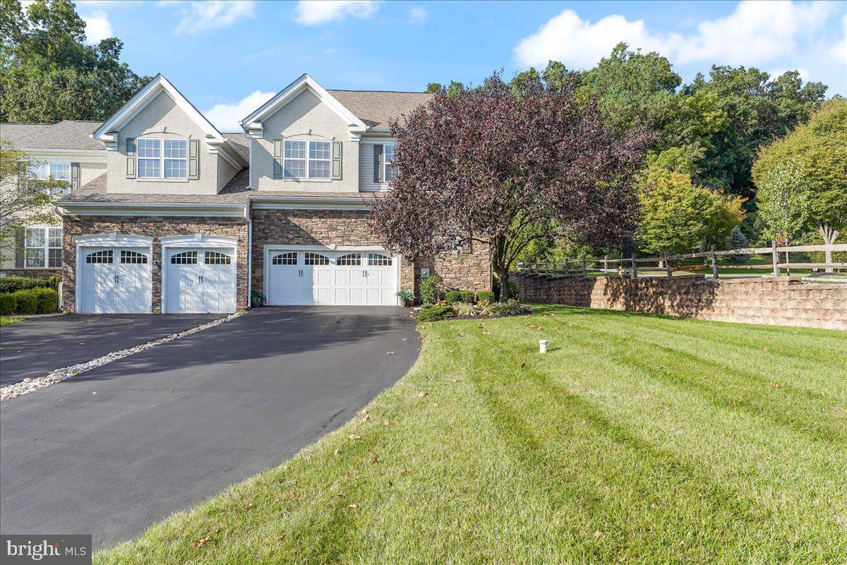 2220 Pembroke Ln
