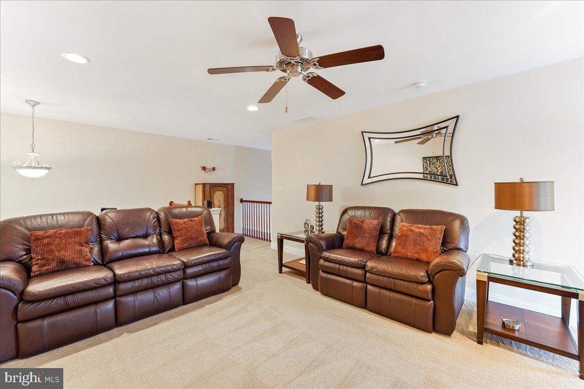2220 Pembroke Ln