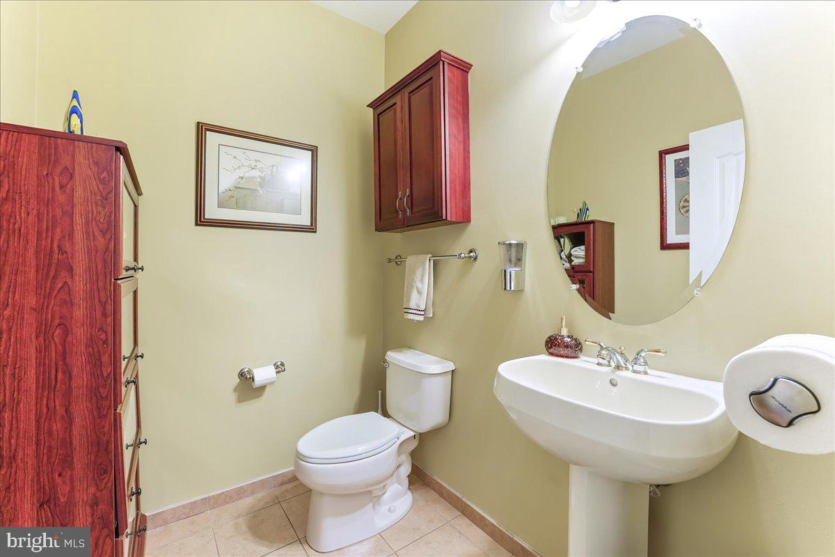 2220 Pembroke Ln