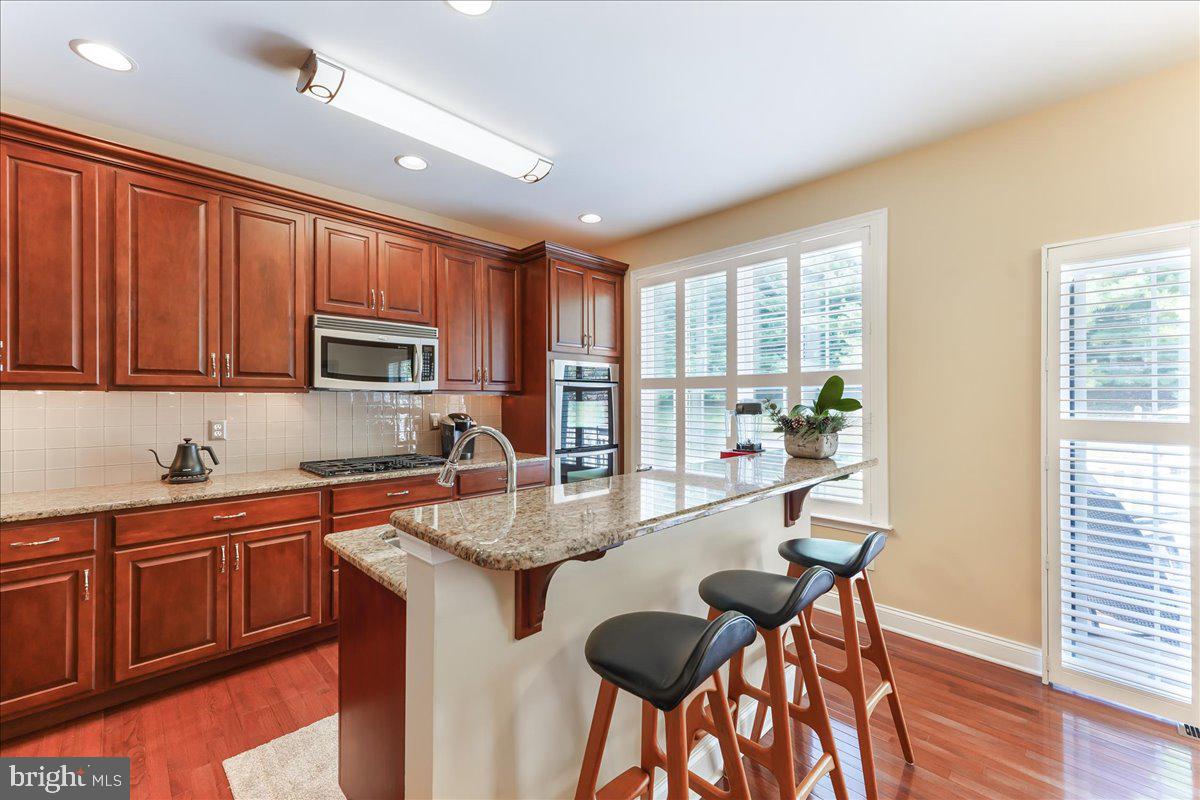 2220 Pembroke Ln