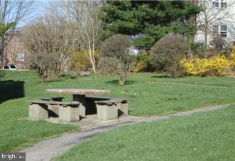 304 WALNUT COURT WAY #A4