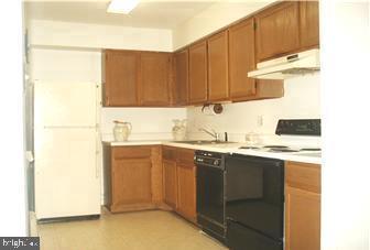 304 WALNUT COURT WAY #A4