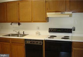 304 WALNUT COURT WAY #A4