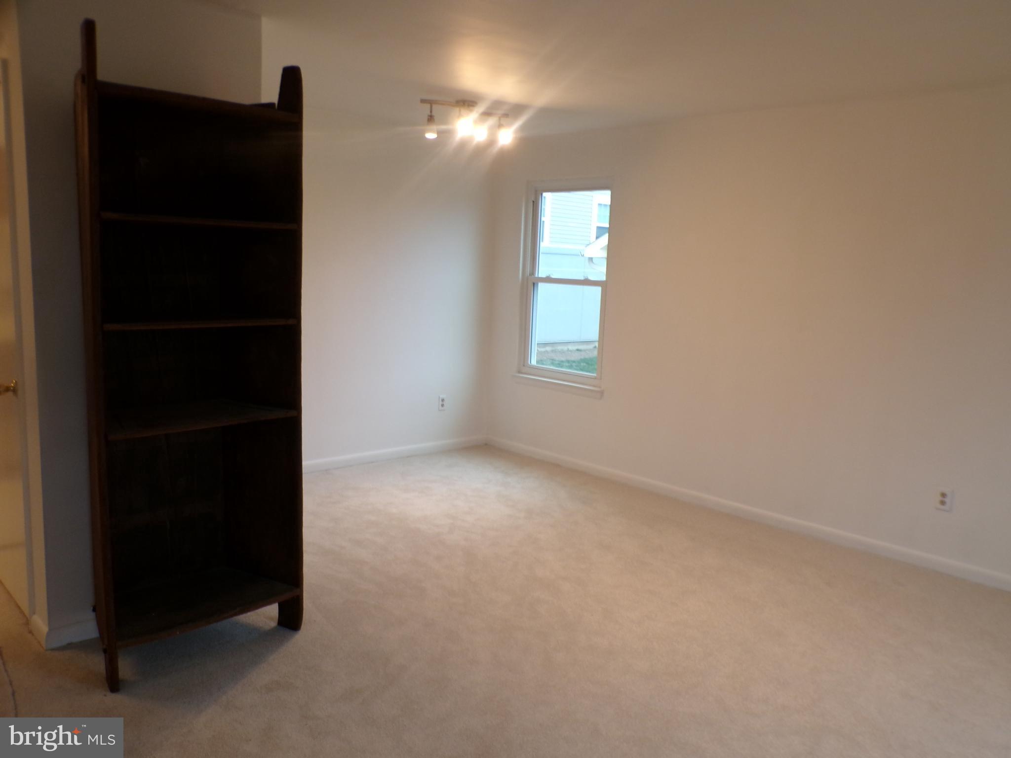 312 Walnut Court Way