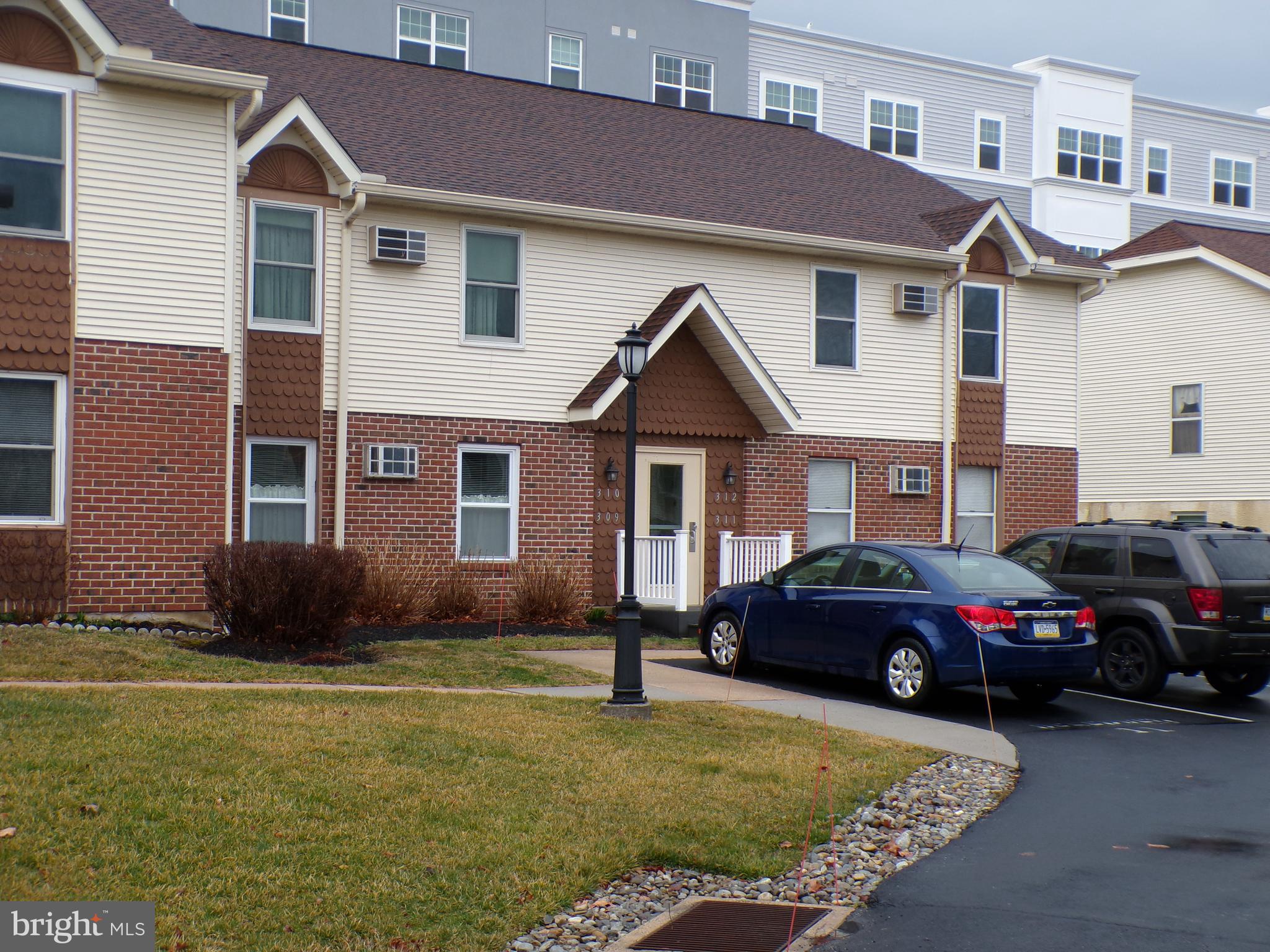 312 Walnut Court Way