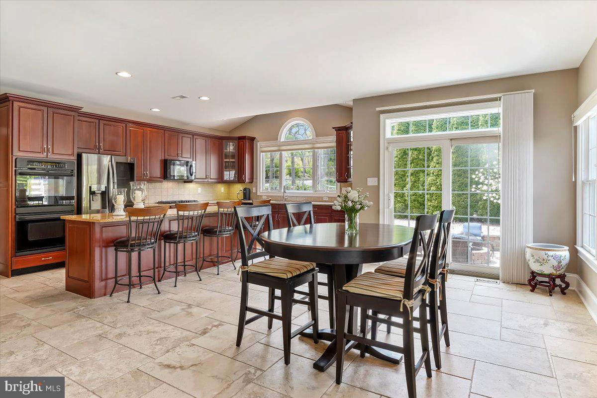 228 Weatherhill Dr