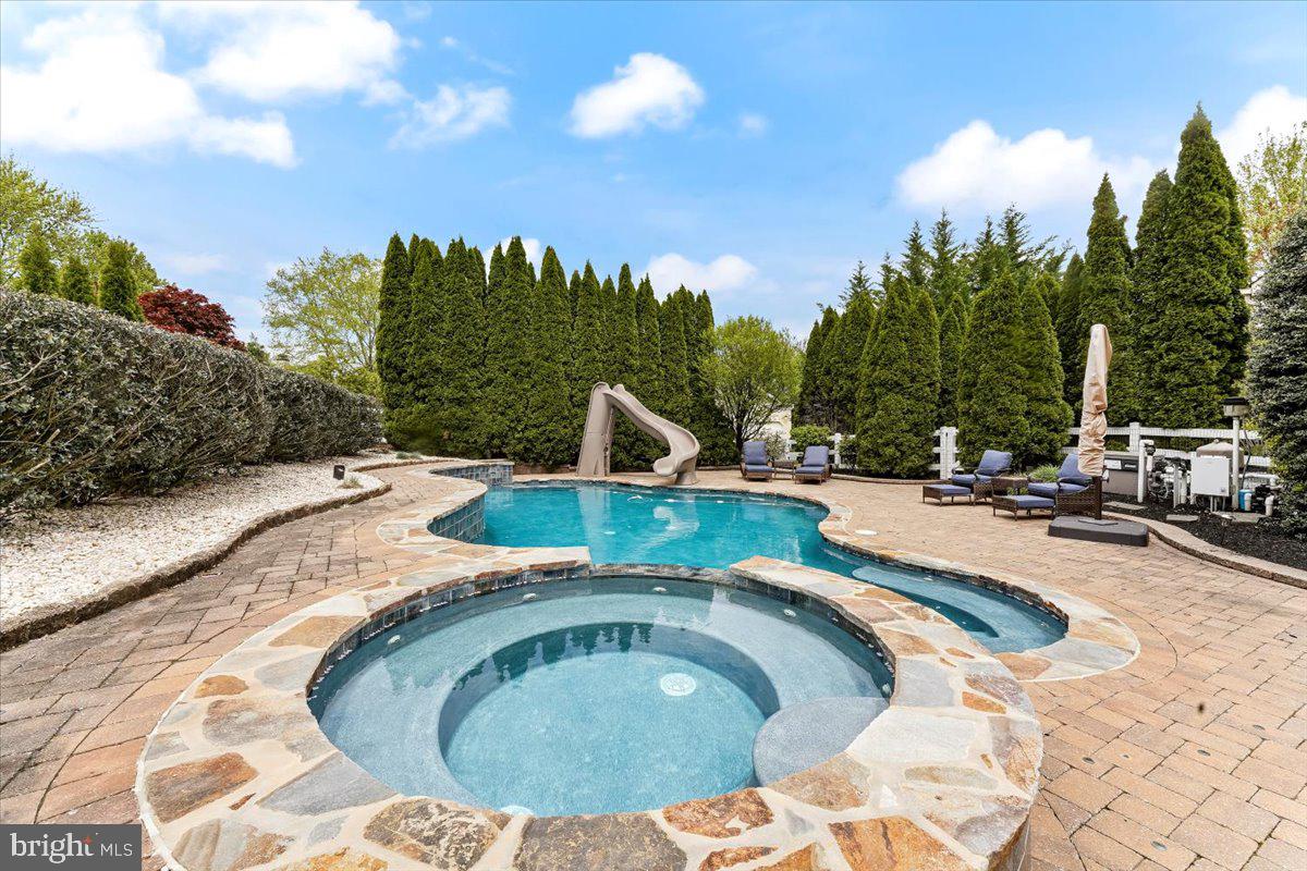 228 Weatherhill Dr