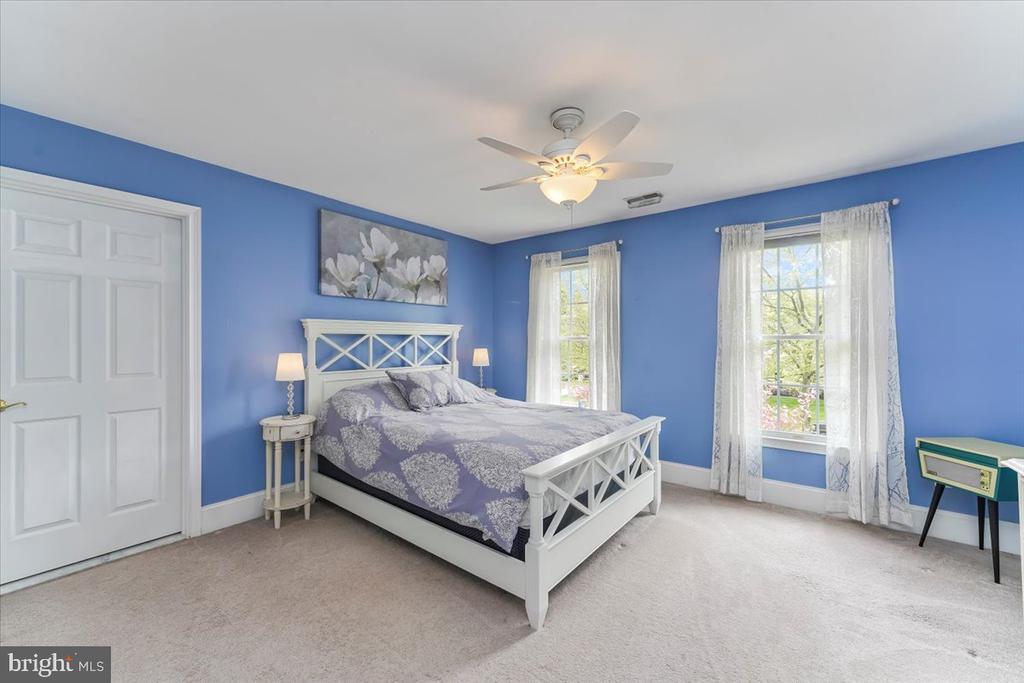 228 Weatherhill Dr