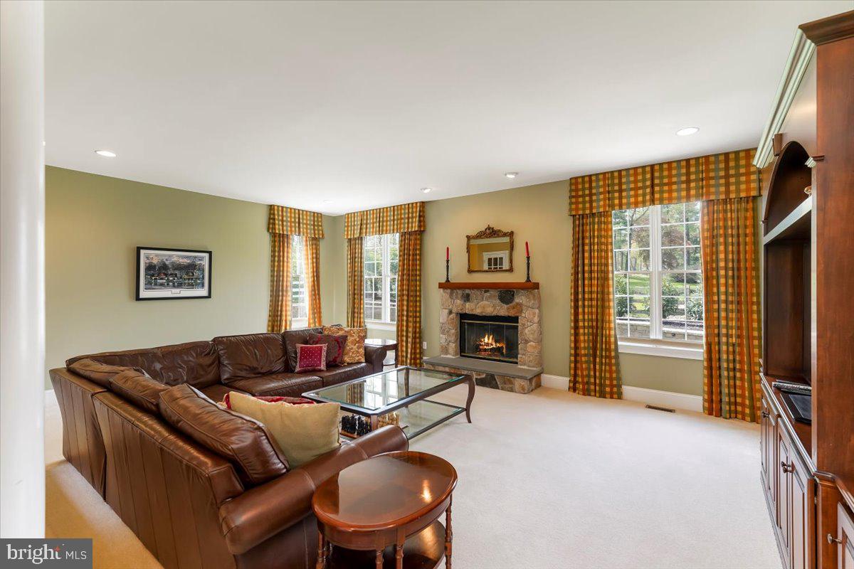 228 Weatherhill Dr