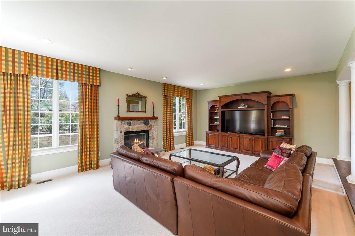 228 Weatherhill Dr